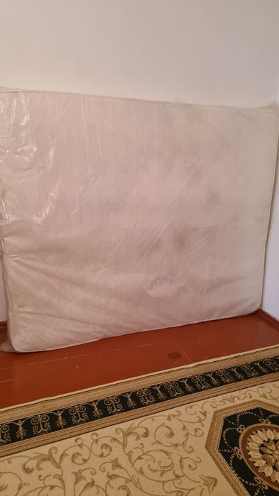 Матрас большой,чистый