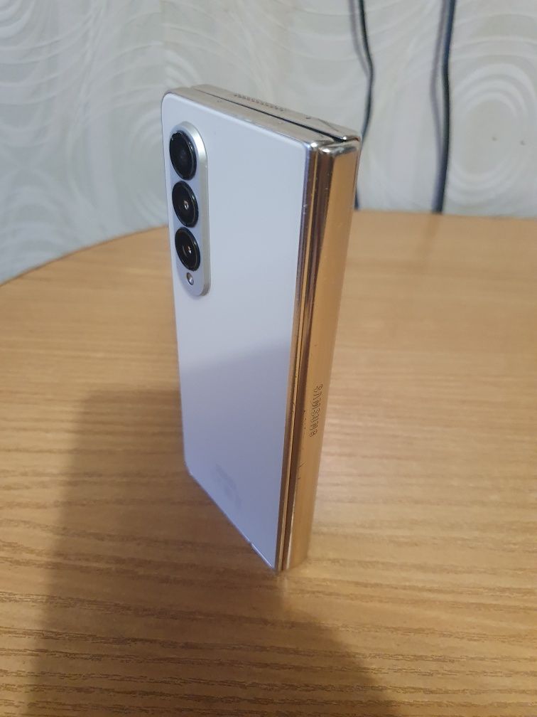 Samsung galaxy z fold 4