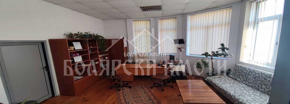 Еднофамилна двуетажна къща в гр. Елена