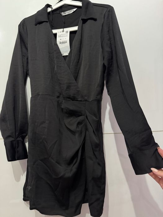 Нова черна къса рокля с етикет.