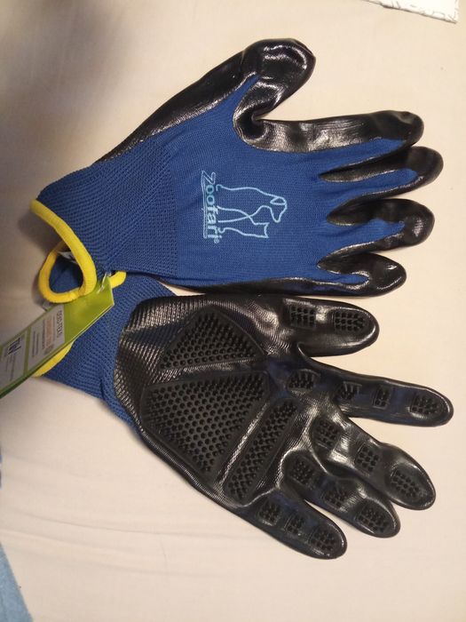 Mănuși pentru îngrijirea animalelor de companie