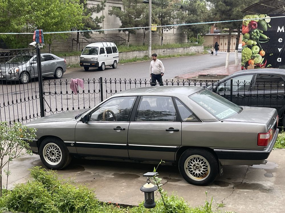 Audi 100  продается