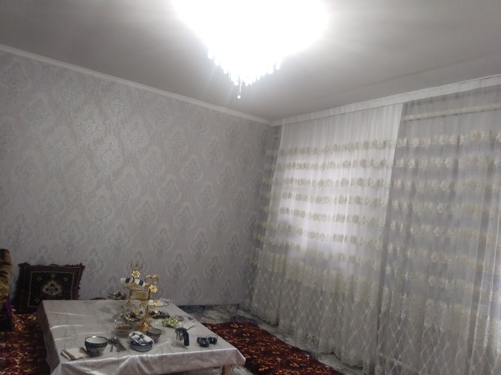 Uy sotiladi yangi remont qilingan ichlari Qibray tumani Qadirlik maxal