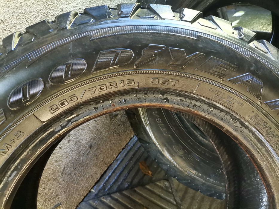 Goodyear 3 броя зимни
