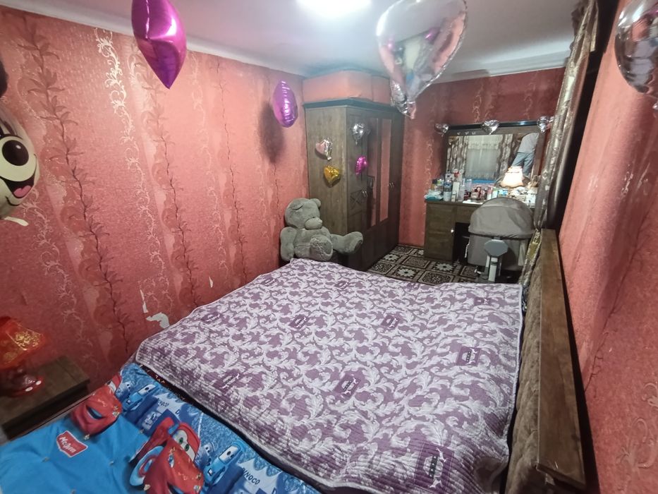 Uy sotladi xolati yaxshi kirb 69000$ kelishiladgan joyi bor