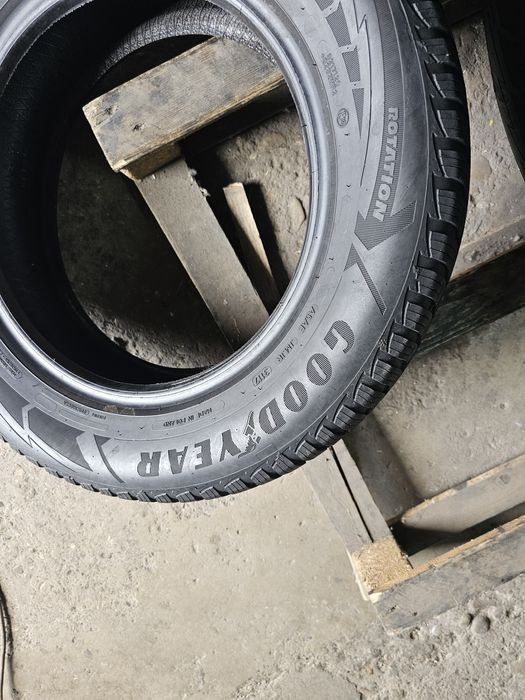 2 anvelope iarna 195 65 15 Goodyear