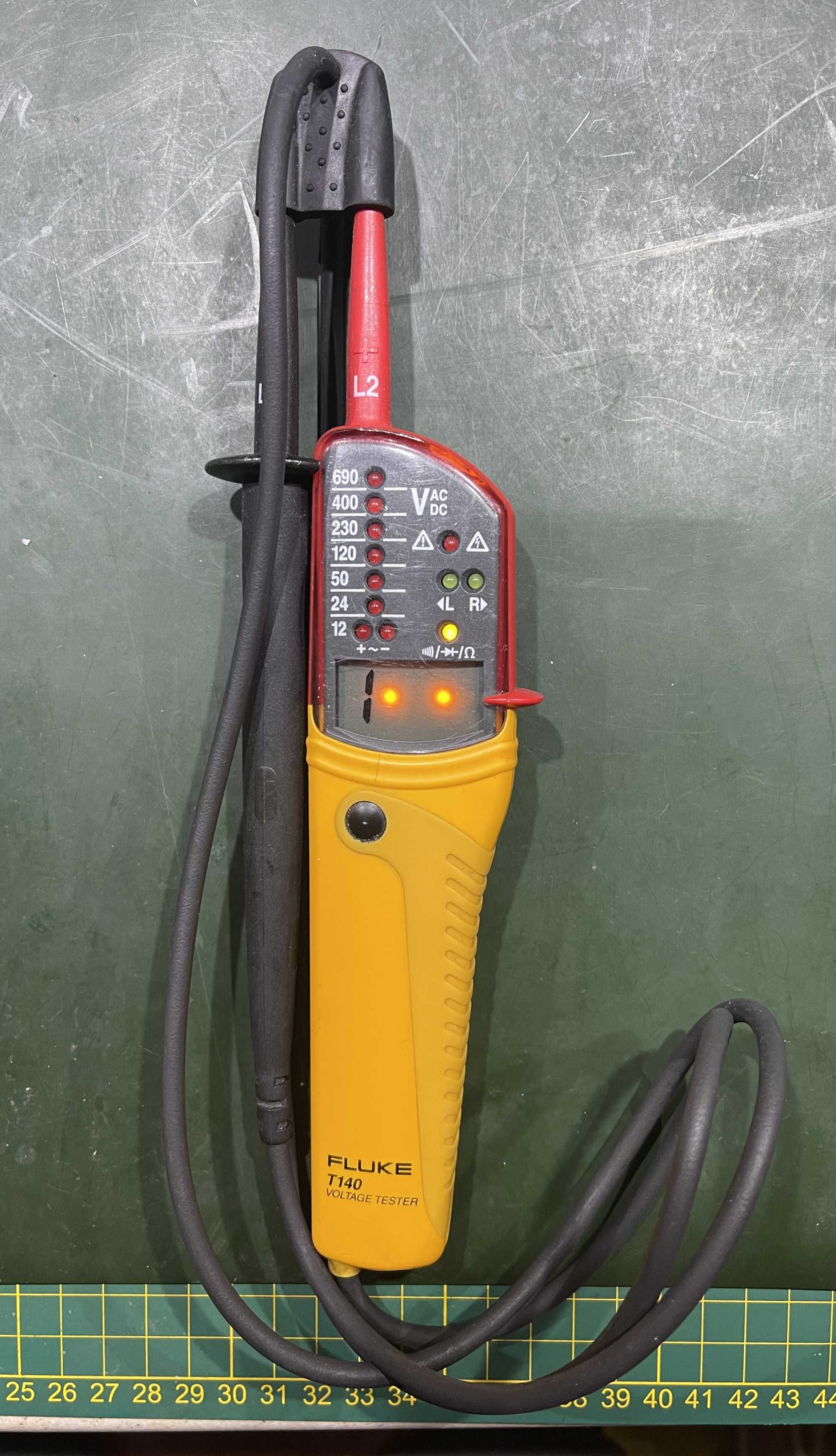 FLUKE T140 тестер за напрежение