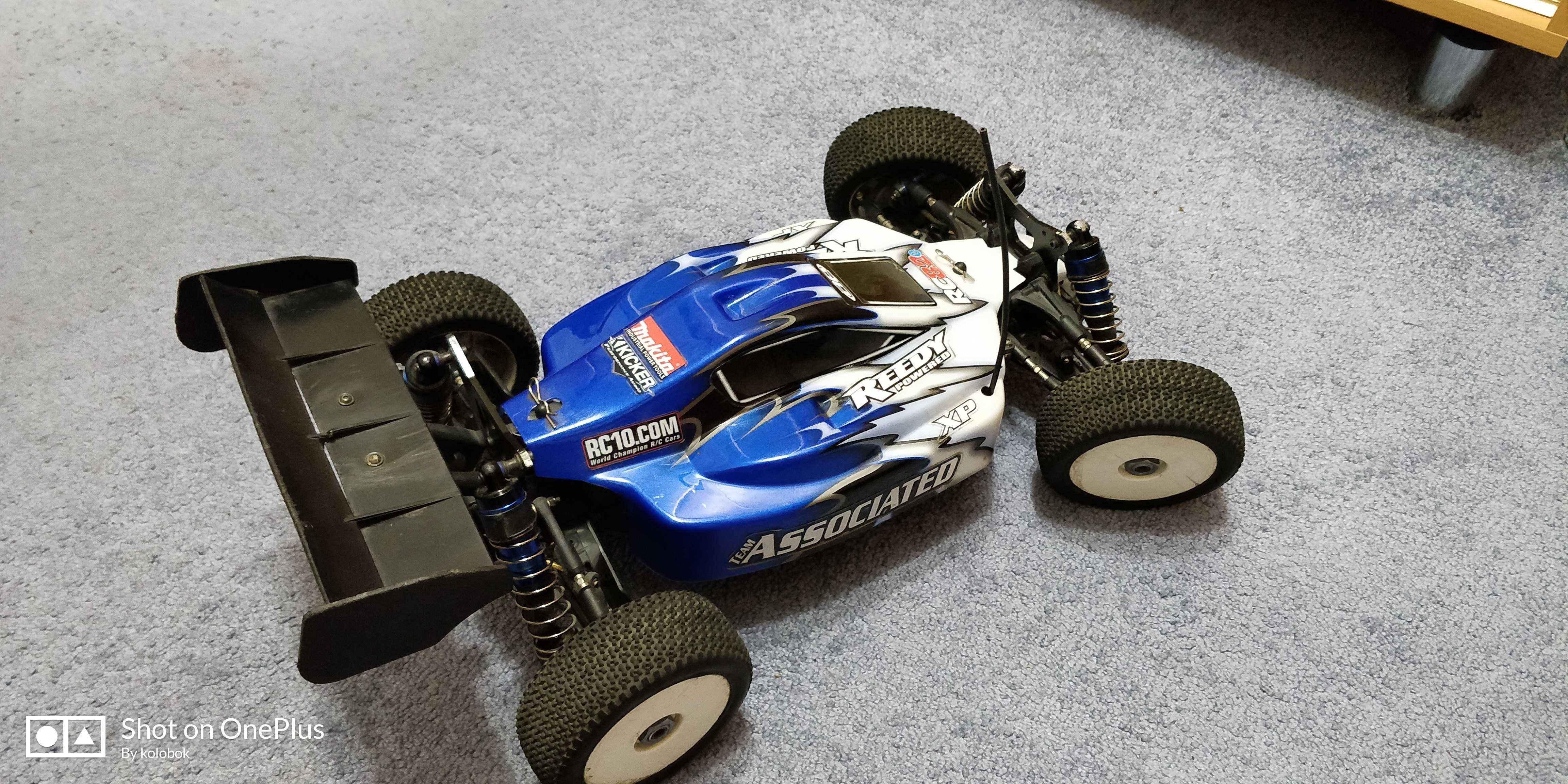 Радиоуправляемая модель Багги Associated RC8.2e 4WD RTR 1:8