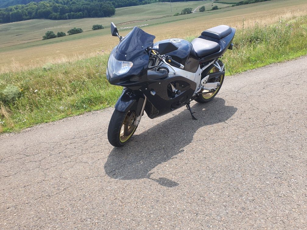 Suzuki gsx-r600 anul 2000