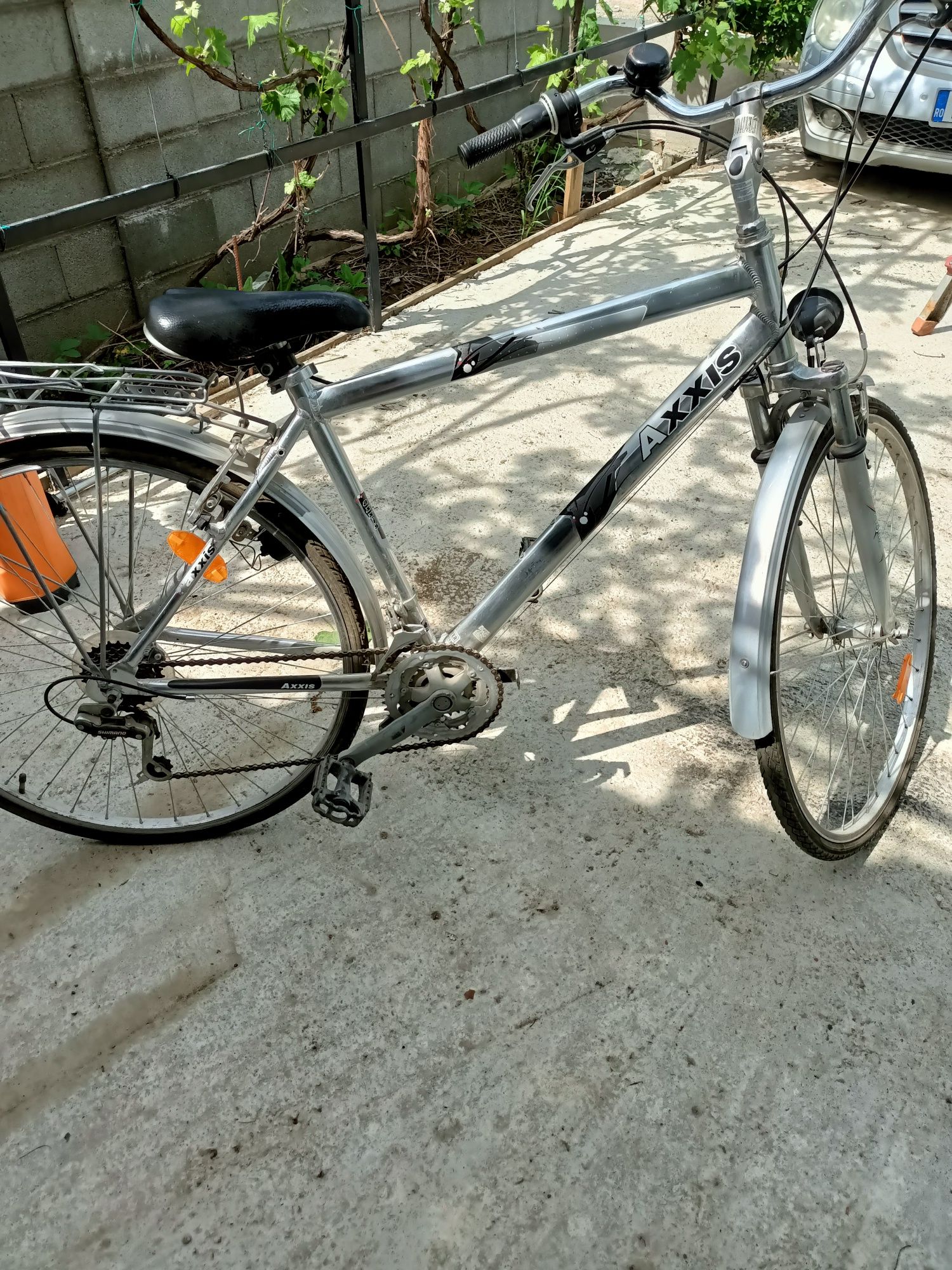 Vind bicicleta Axxis folosita foarte puțin