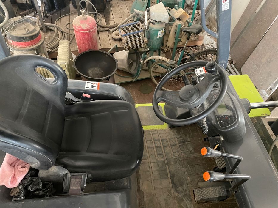 Погрузчик ковшовый кубовый