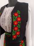 Costum popular brodat