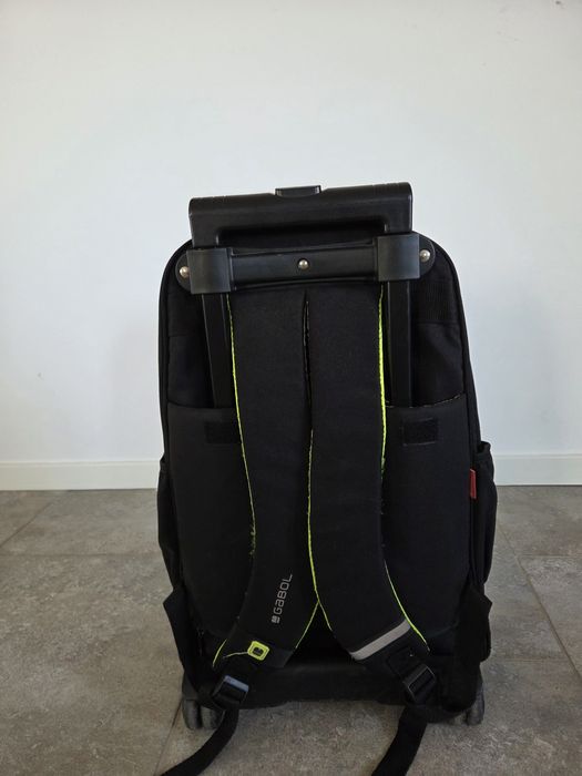 Vând Ghiozdan cu rotile pentru scoala/tip troler Gabol cu fotbal