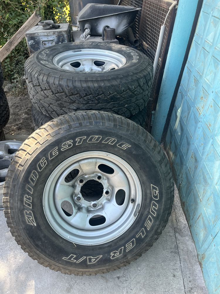 Продам шины с дисками  275/70/16