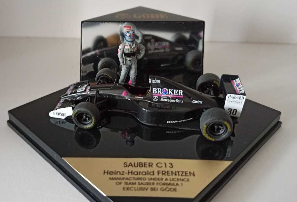 Macheta Sauber Mercedes C13 Formula 1 1994 + figurina Frenzen 1/43 F1