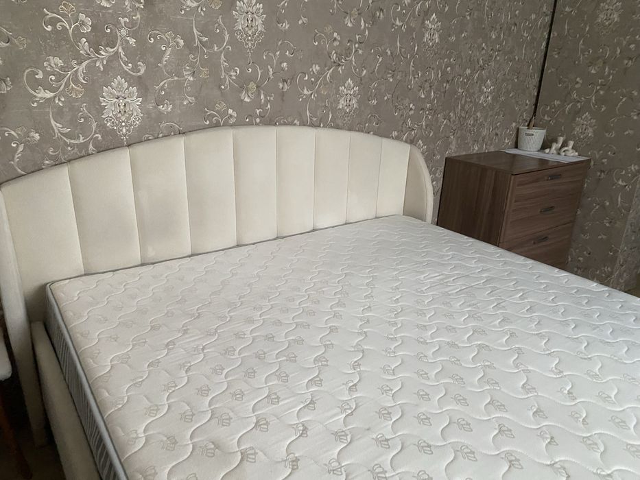 Продам кровать с матрасом