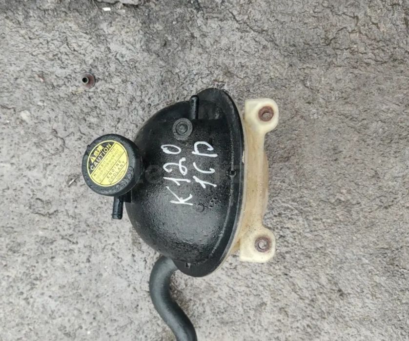 Расширительтный бочек бачек Тойота Королла 120 дизель Toyota Corolla