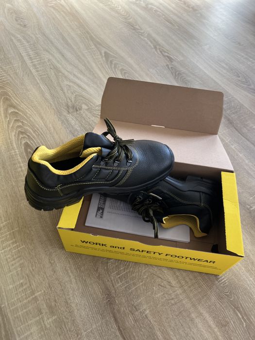 Vand pantofi cu protectie marimea 37