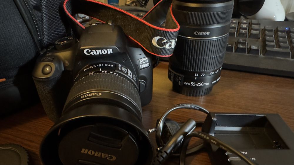 Фотоапарат Canon 1300D