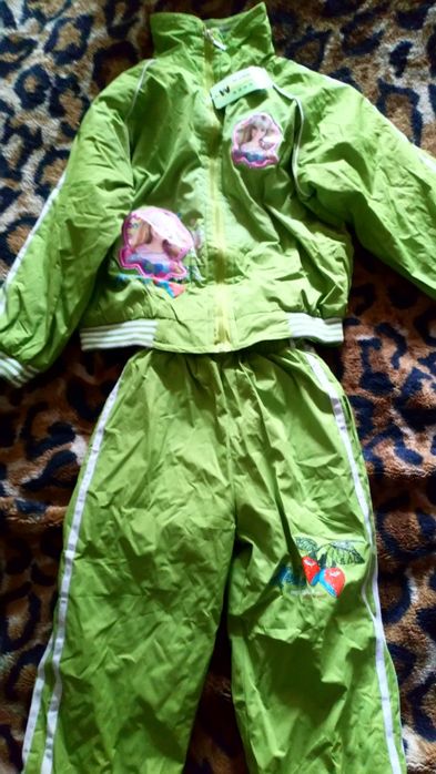 Продам костюм на девочку