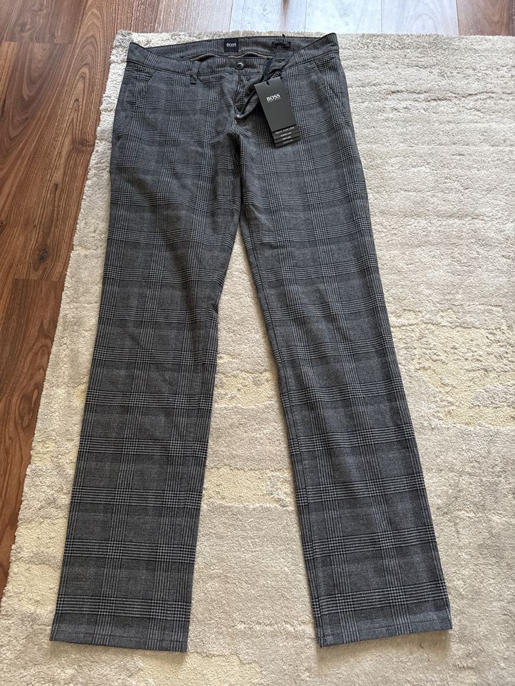 Pantaloni boss gri cu carouri marimea 31/32