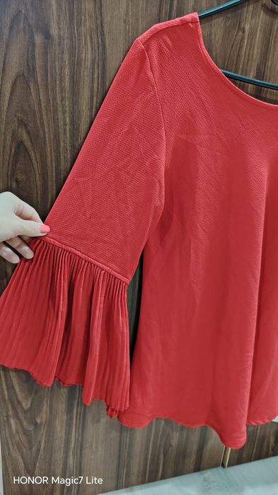 Bluză roșie cu mâneci largi mărimea M