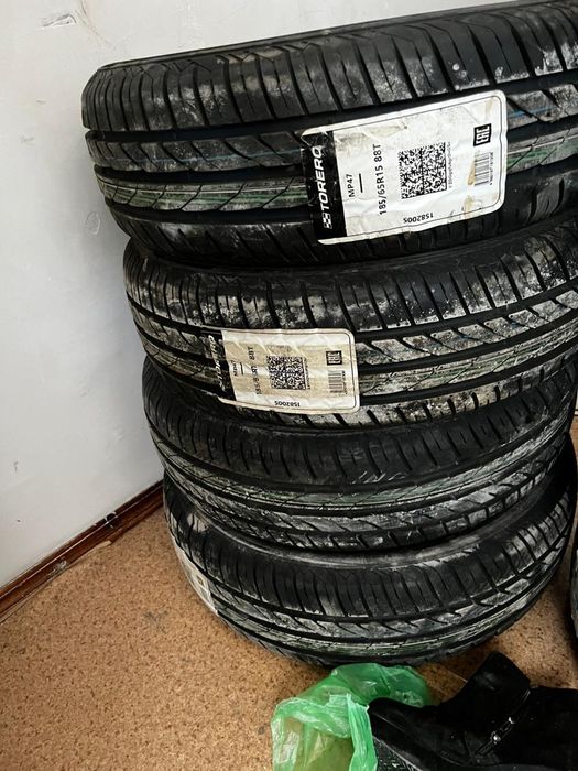 Шина 185/65 R15.