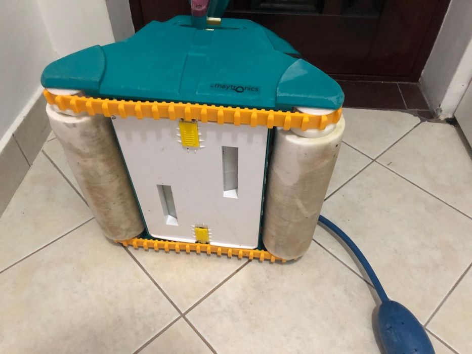 Robot aspirator curatare intretinere piscina Dolphin vintage