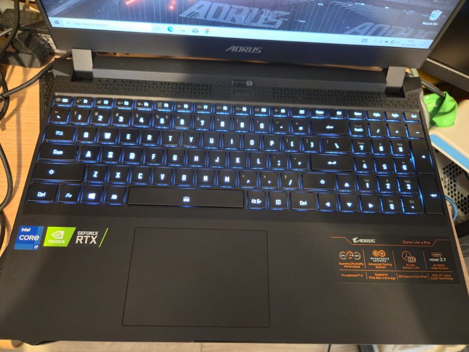 Laptop Gigabit Aorus i7 11800h/ rtx 3060