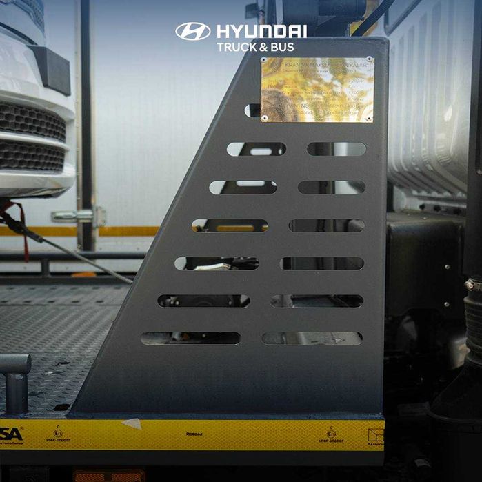 Эвакуатор с лебедкой и трапами платформой HYUNDAI EX8