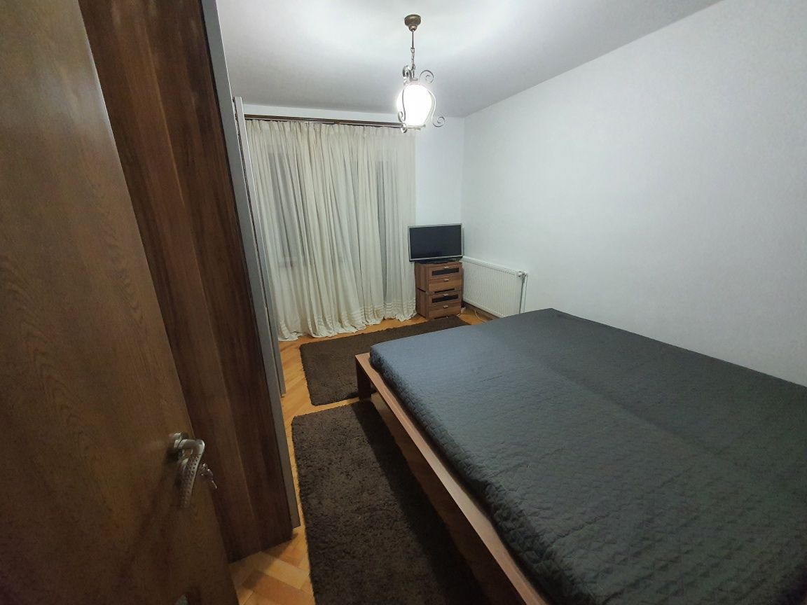 Închiriez apartament 3 camere Brazda