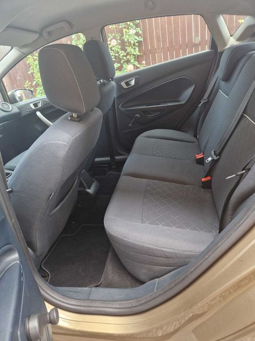 Vând Ford Fiesta 1.6 TDCi 2011 - Km reali + set anvelope iarnă bonus