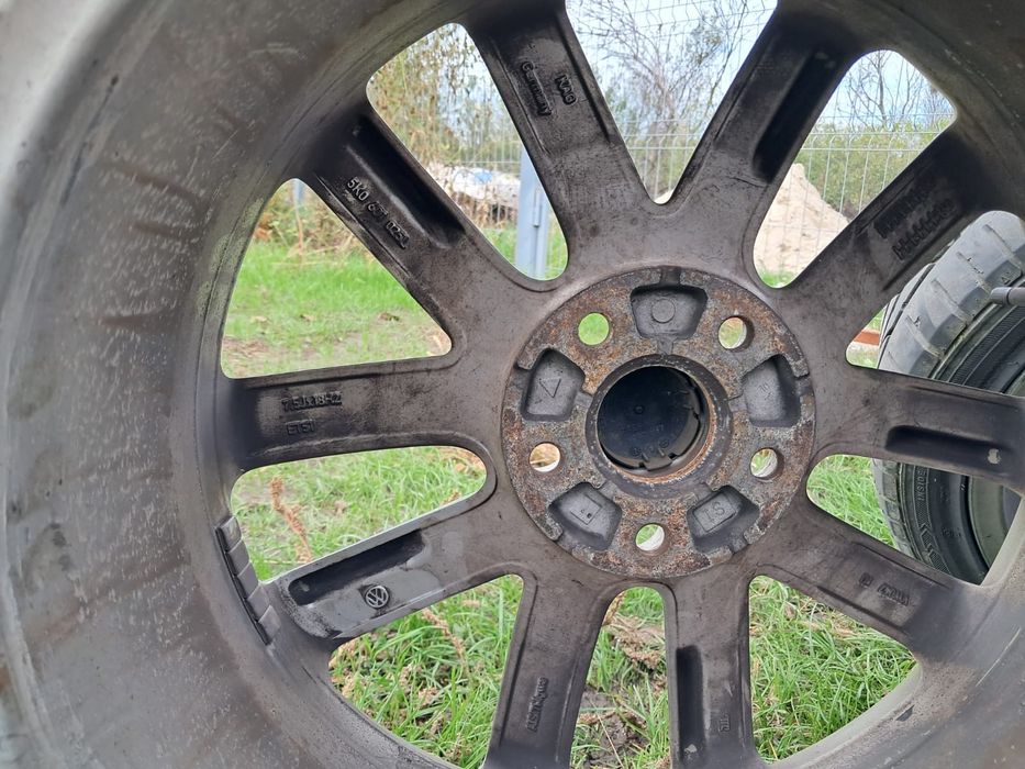 Vând Genți auto B6,B7