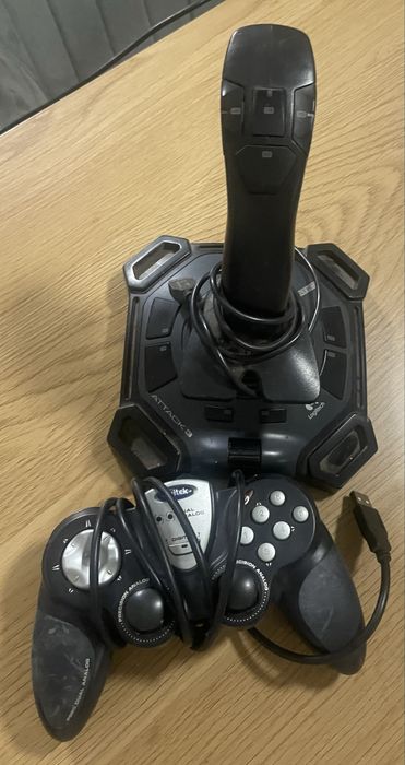 Джой стик Saitek и ATTACK 3 logitech