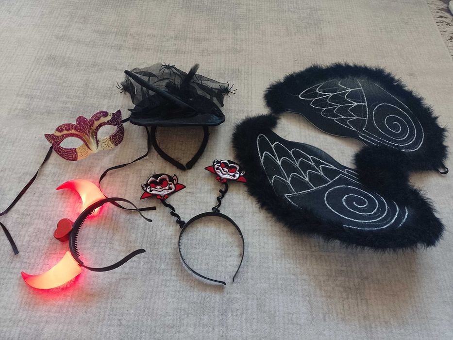 Аксесоари за Хелоуин 8 лв общо