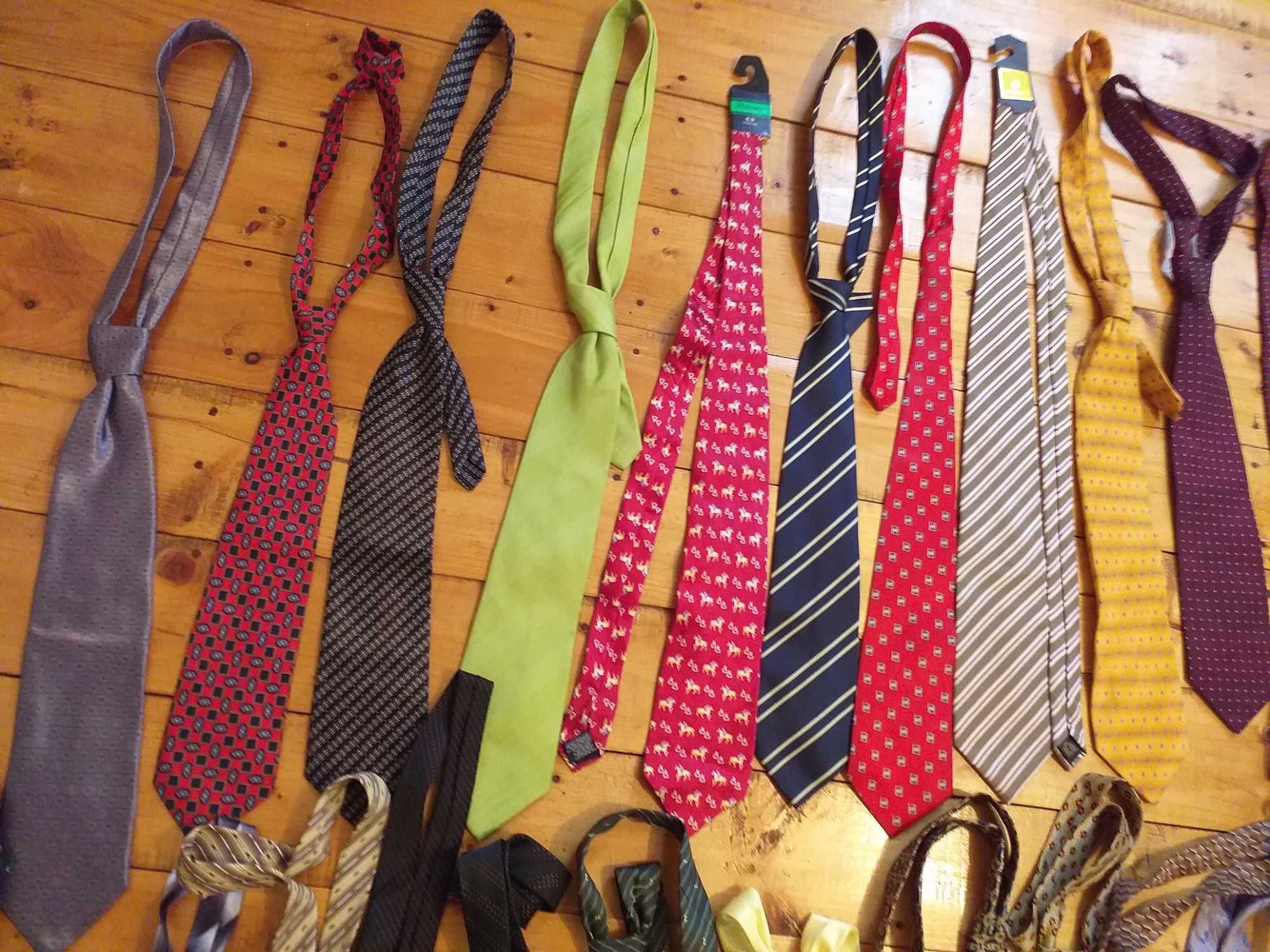 Colectie de 42 cravate de firma,moderne de calitate,noi