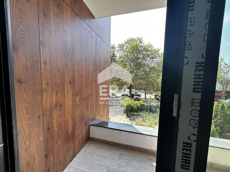 Четиристаен апартамент за продажба, с морска панорама, в новопостроена