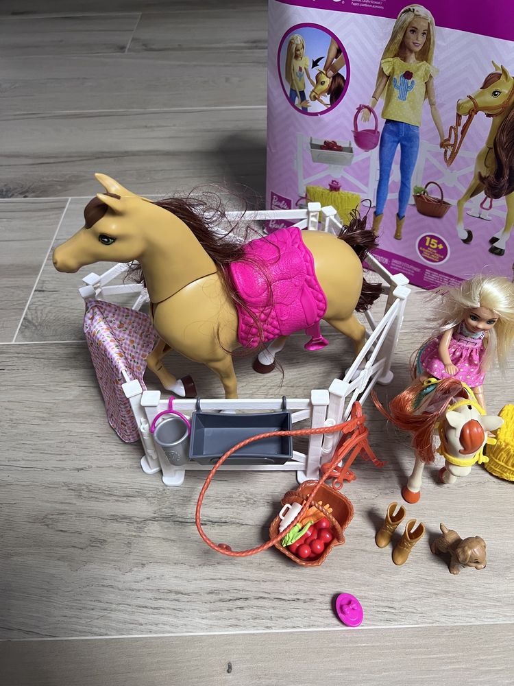 Set de joaca Papusa Barbie cu caluti si accesorii