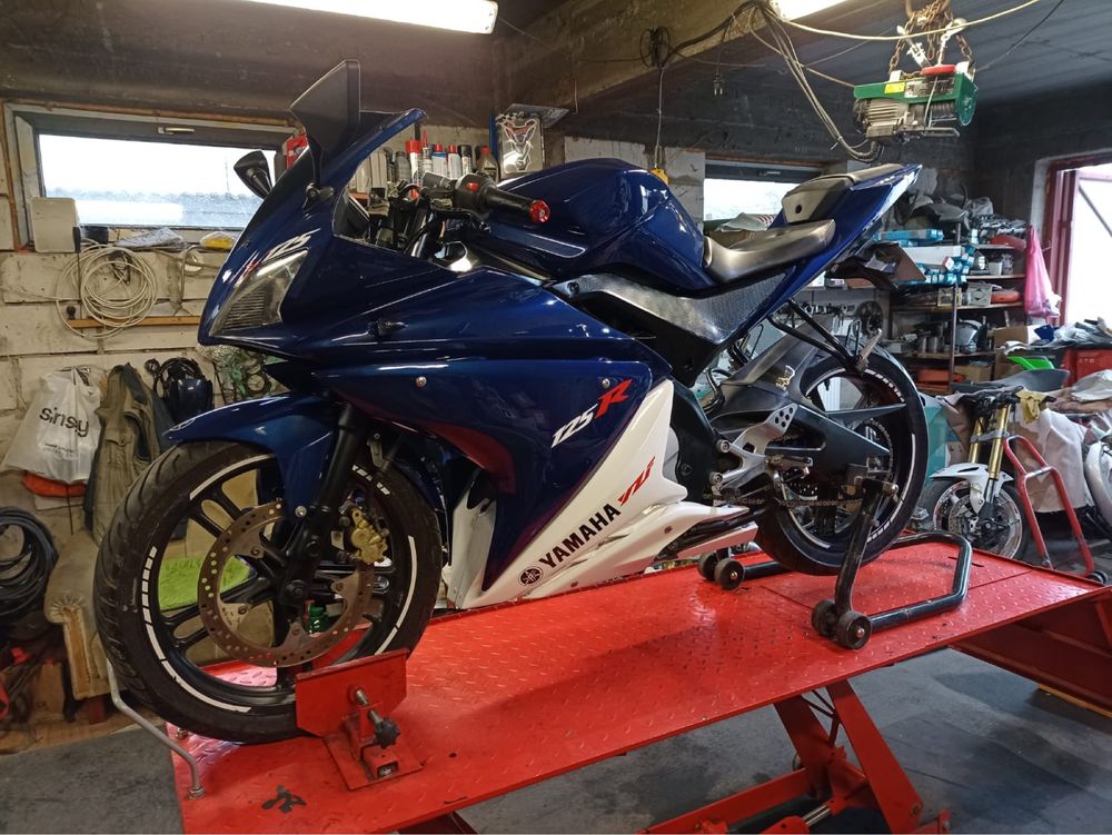 Vând Yamaha YZF R125