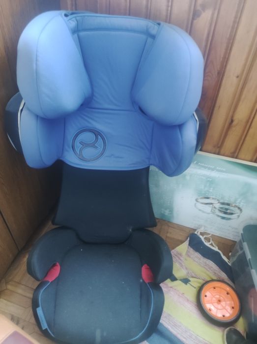 Продается коляска,два в одном и кресло в машину