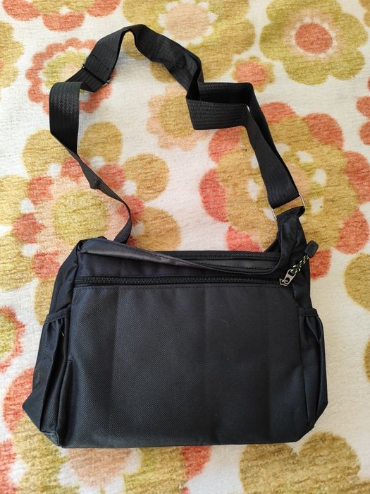 Дамска раница, размер 30 на 30 см.Чисто нова.