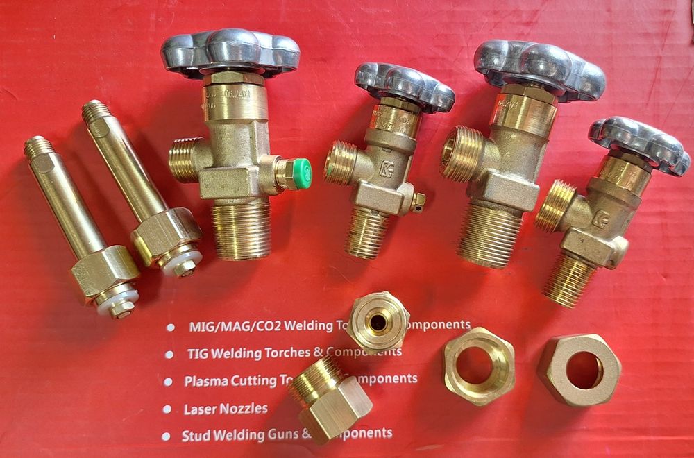 Бутилки газ заредени-1кубик; 1,6кубика; 2кубика-Со2; О2; Азот; Аргон;