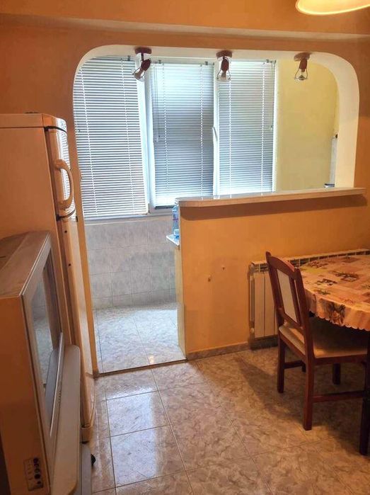 Дава се под наем Тристаен апартамент в Бургас, Славейков - 90 кв.м за 510 € - Снимка #2