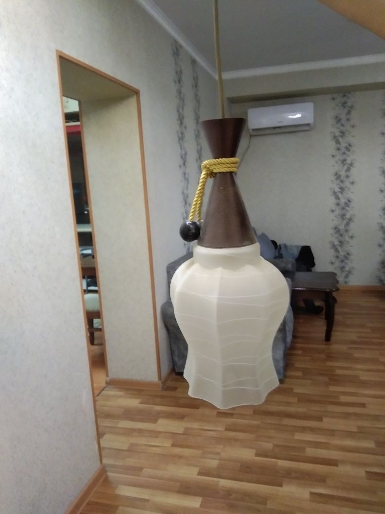 Продам люстры 3 шт
