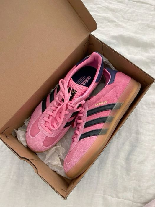 Продам adidas gazelle в розовом цвете