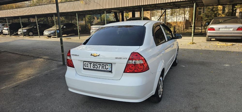 Нексия 3 2017 беживий салон 203000юрган краскаси бор