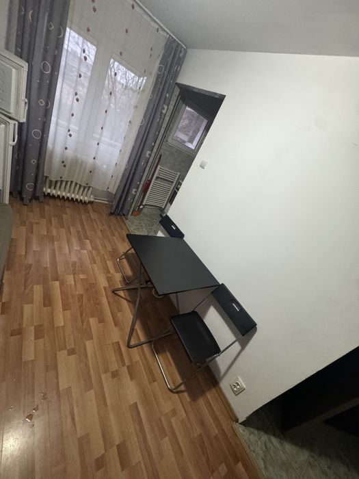 Garsoniera de inchiriat , zona TITAN