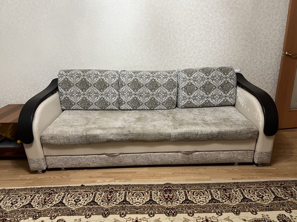 Продам диван б/у, раздвижной, механизм “тик-так”