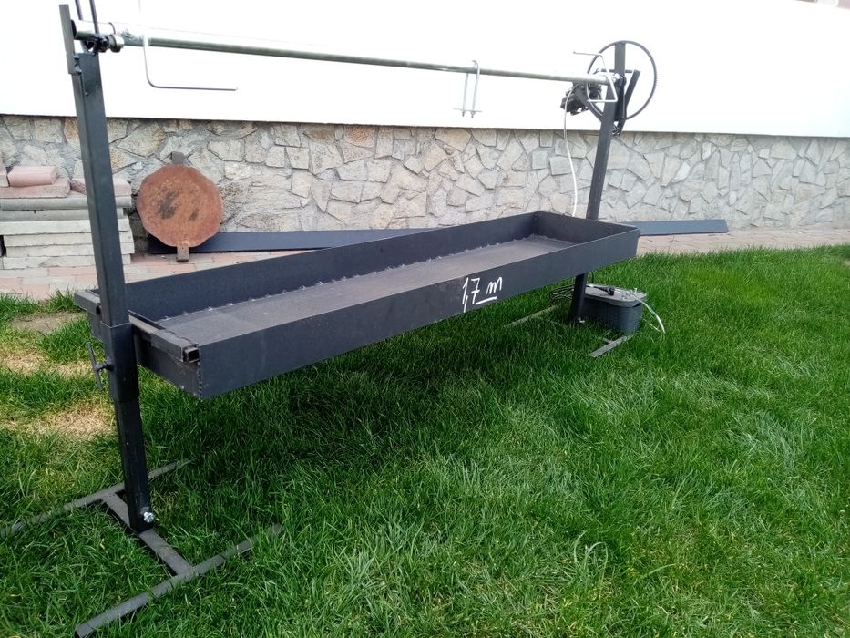 Rotisor electric cu trei viteze
