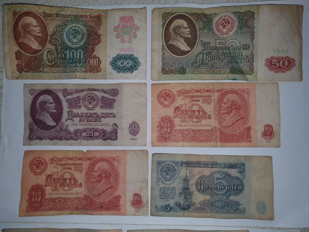 Манеты денежные купюры и значки СССР с 1952 по1993 годы продам.